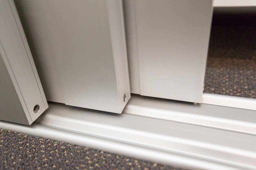 Chrome Sliding Robe Track Robemaker P590 - Triple Sliding Track set – Fit EasyDoors